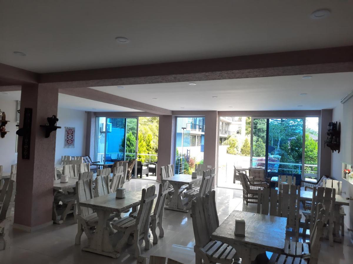 Hotel Nica Kobuleti Esterno foto