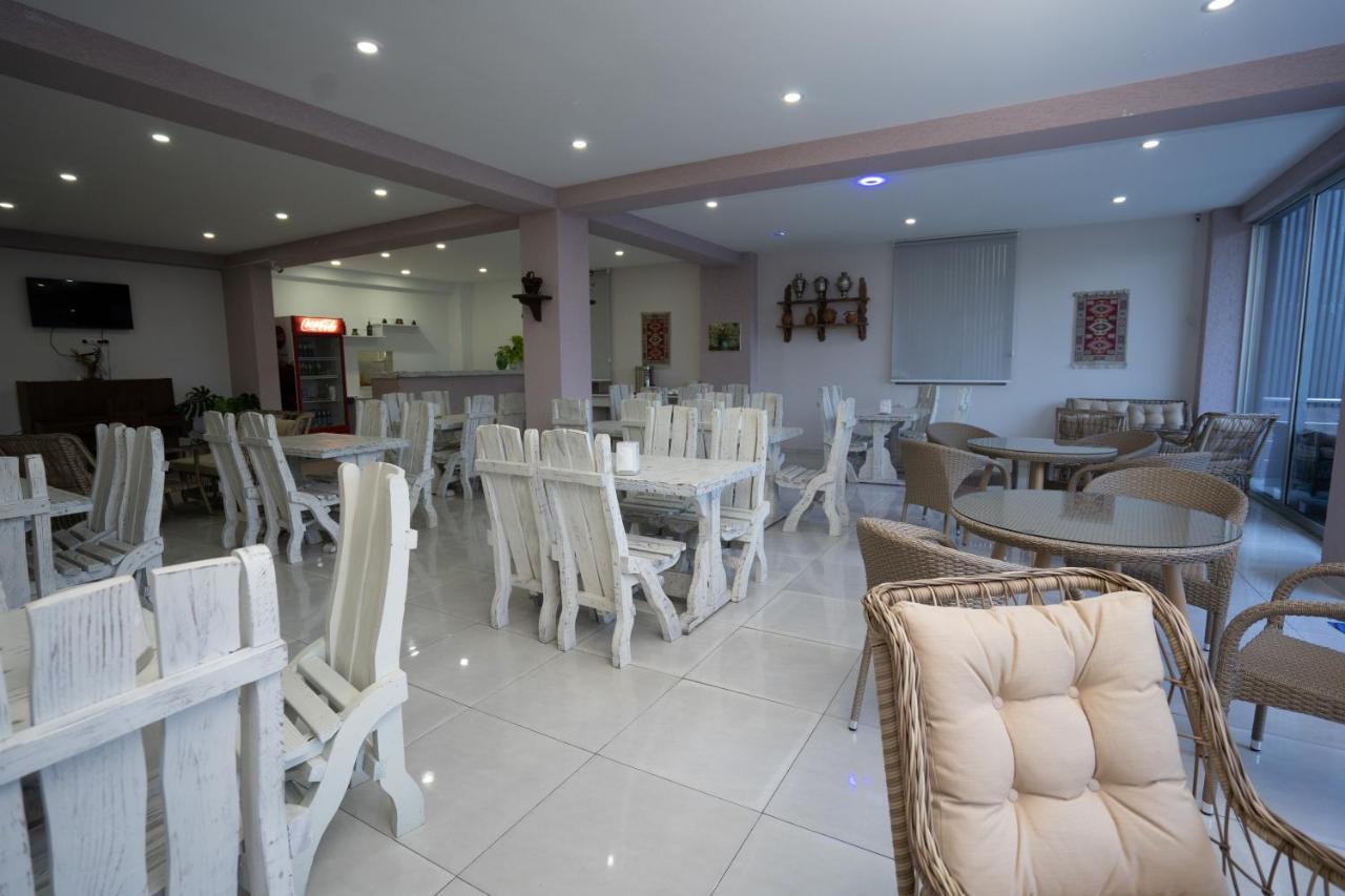 Hotel Nica Kobuleti Esterno foto